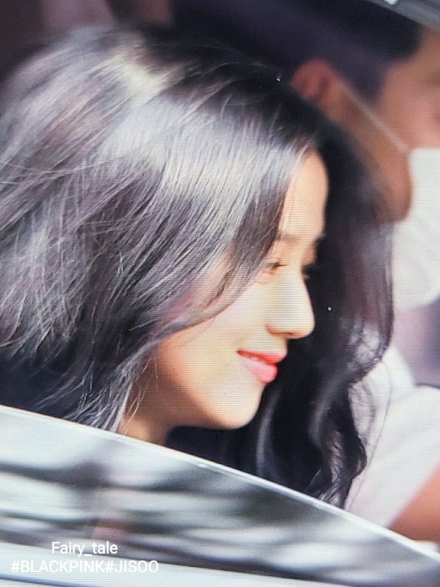 Netizen đang phát cuồng vì góc nghiêng của Jisoo (BLACKPINK): Xương hàm đến sống mũi thế này, bảo sao được gọi là Hoa hậu Hàn - Ảnh 7.