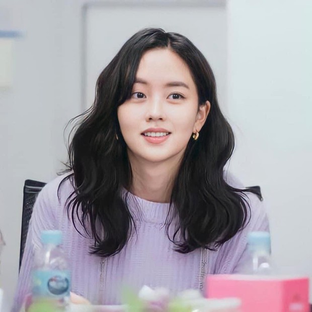 Lâu lắm mới trở lại, sao nhí Mặt Trăng Ôm Mặt Trời Kim So Hyun khiến MXH bùng nổ với visual xinh đến... lặng người - Ảnh 2.