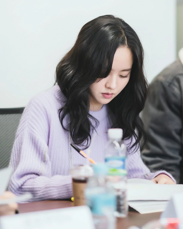 Lâu lắm mới trở lại, sao nhí Mặt Trăng Ôm Mặt Trời Kim So Hyun khiến MXH bùng nổ với visual xinh đến... lặng người - Ảnh 5.