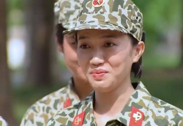 Mũi trưởng Long cười tít mắt khi nghe Hậu Hoàng hát: Này anh yêu, em muốn uống tà tữa - Ảnh 3.