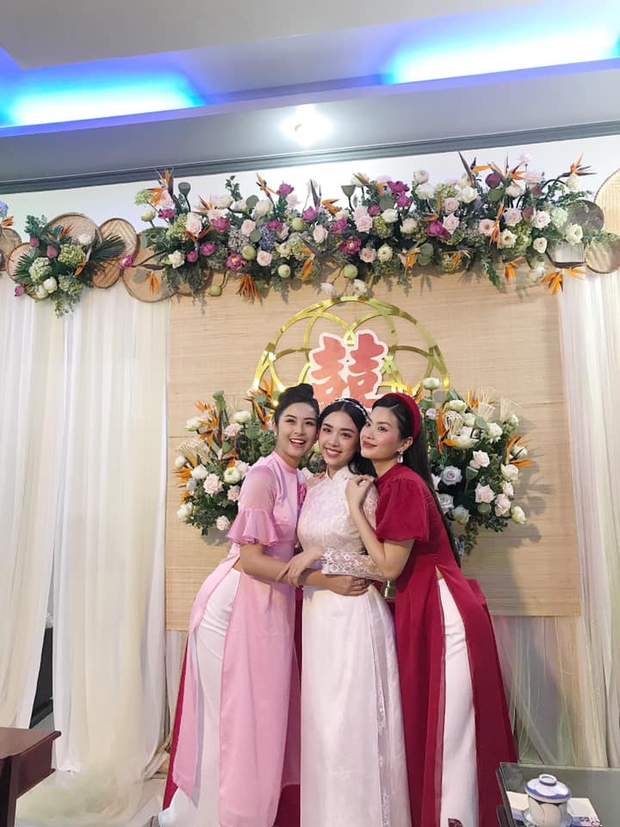 Cả dàn hậu đổ bộ đám cưới Thuý An: Cô dâu rạng ngời, Đỗ Mỹ Linh - Tiểu Vy diện áo bà ba thôi vẫn khoe đường cong nuột nà - Ảnh 7.