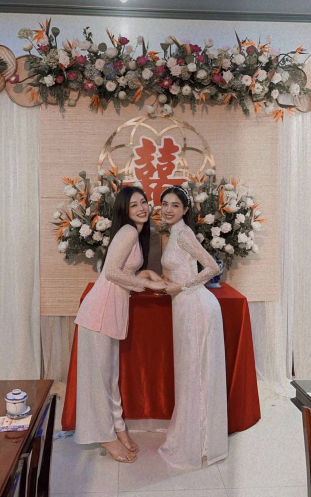 Cả dàn hậu đổ bộ đám cưới Thuý An: Cô dâu rạng ngời, Đỗ Mỹ Linh - Tiểu Vy diện áo bà ba thôi vẫn khoe đường cong nuột nà - Ảnh 5.