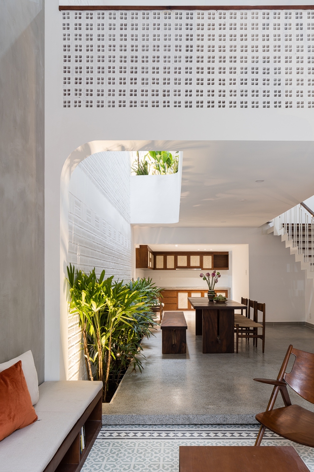 Nhà 15 tuổi với màn cải tạo nhìn đã con mắt: Từ tồi tàn, bí bách đến thoáng đãng và cực nên thơ - Ảnh 7.