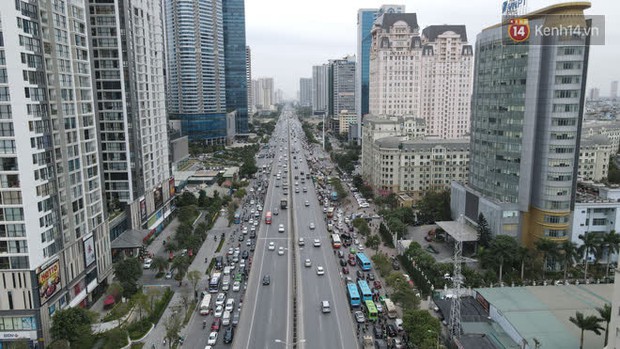 Ảnh: Đường Hà Nội chật cứng xe cộ, hàng nghìn người chôn chân, vật lộn với giá rét xấp xỉ 10 độ C - Ảnh 18.