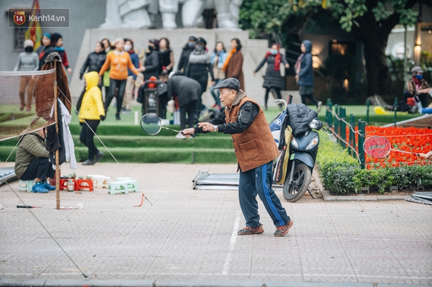 Chùm ảnh: Hà Nội chìm trong rét buốt nhất từ đầu mùa, nhiều người khoác 5, 6 lớp áo chống lại cái rét xấp xỉ 10 độ C - Ảnh 14.