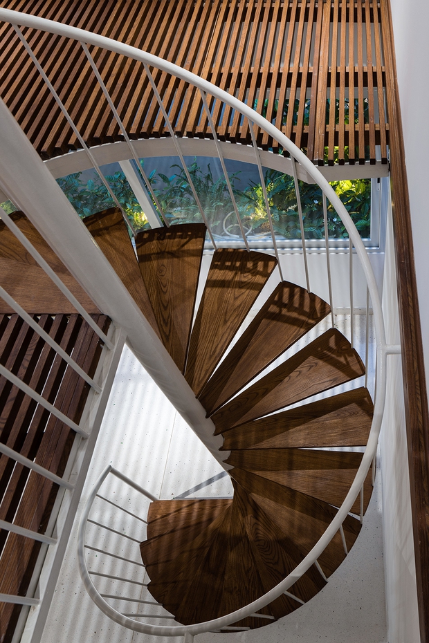 Ngôi nhà Sài Gòn gây shock với mặt tiền siêu hẹp, bước vào bên trong càng ngỡ ngàng hơn vì tiện ích đầy đủ - Ảnh 11.