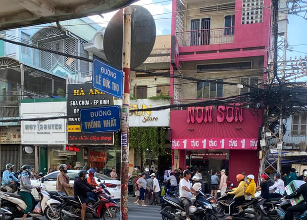 TP.HCM: Phát hiện người phụ nữ tử vong tại cửa hàng thời trang - Ảnh 2.