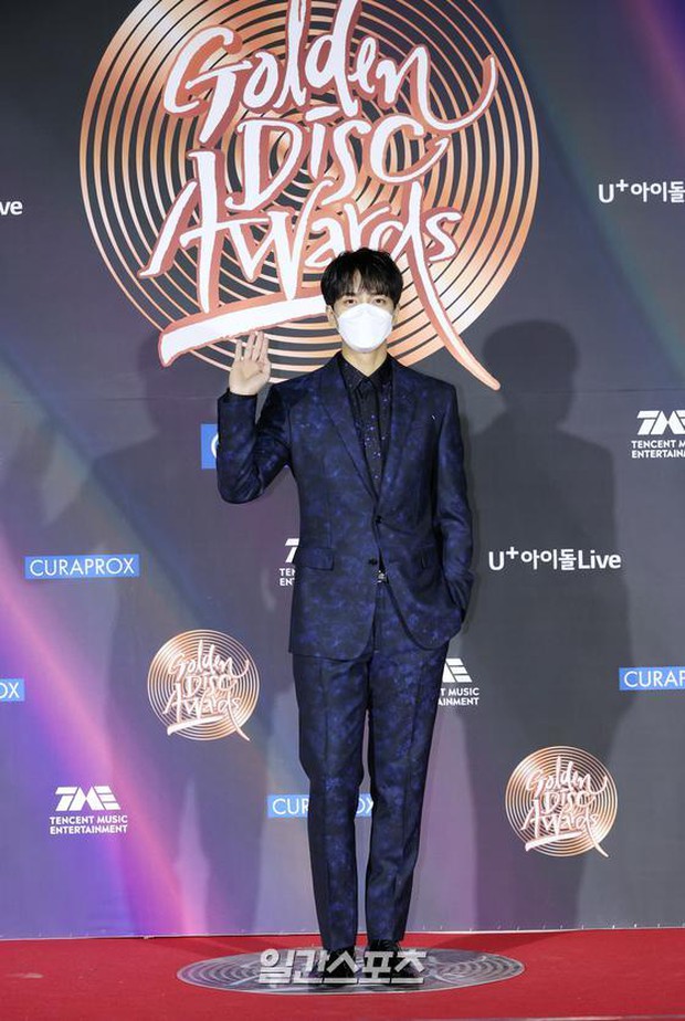 Thảm đỏ Grammy Hàn Quốc 2021: Thành viên Oh My Girl mặc đồ thảm họa, em út sexy nhất Kpop Hwasa và Jessi hở bạo kệ trời rét âm độ - Ảnh 16.