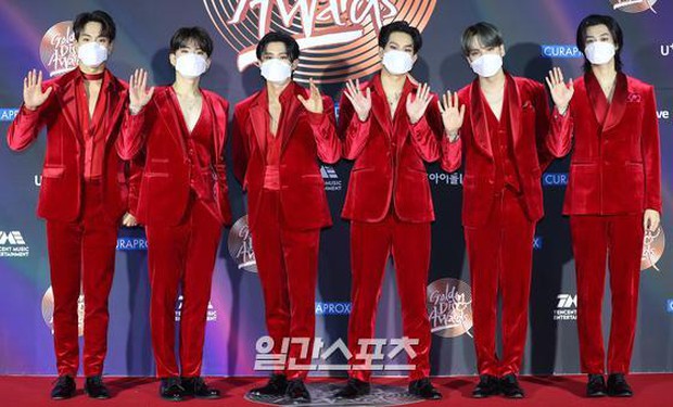 Thảm đỏ Grammy Hàn Quốc 2021: Thành viên Oh My Girl mặc đồ thảm họa, em út sexy nhất Kpop Hwasa và Jessi hở bạo kệ trời rét âm độ - Ảnh 21.