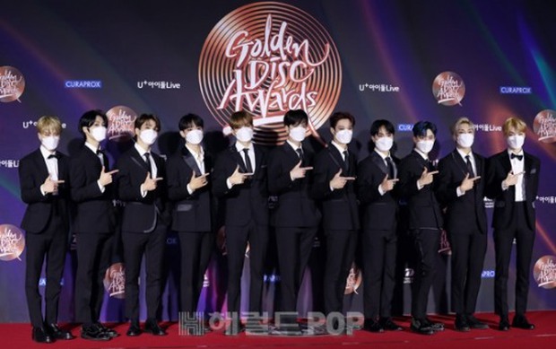 Thảm đỏ Grammy Hàn Quốc 2021: Thành viên Oh My Girl mặc đồ thảm họa, em út sexy nhất Kpop Hwasa và Jessi hở bạo kệ trời rét âm độ - Ảnh 22.