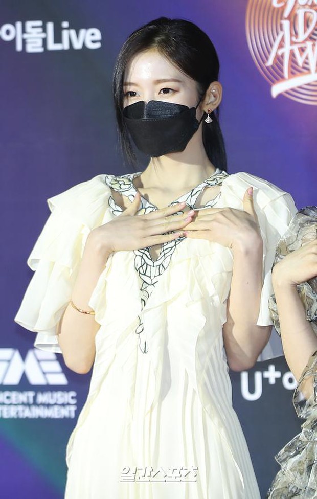 Thảm đỏ Grammy Hàn Quốc 2021: Thành viên Oh My Girl mặc đồ thảm họa, em út sexy nhất Kpop Hwasa và Jessi hở bạo kệ trời rét âm độ - Ảnh 9.