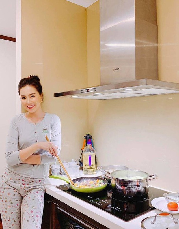 MC Mai Ngọc VTV sống trong căn hộ cực đẳng cấp, nhìn phòng bếp và ban công là biết thuộc team nghiện nhà - Ảnh 9.