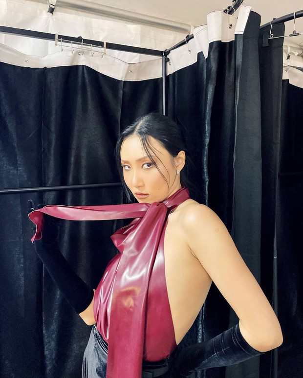 Màn hở bạo nhất Grammy Hàn Quốc 2021: Hwasa (MAMAMOO) như mặc đồ bơi, suýt hớ hênh vì vũ đạo nóng mắt làm lộ cả mảng lưng trần - Ảnh 10.