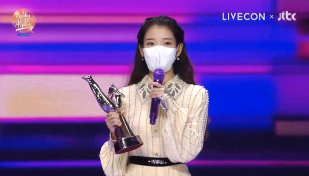 BTS xuất hiện đủ 7 người nhận giải nhưng lại mất Daesang về tay IU tại Grammy Hàn Quốc 2021; BLACKPINK, Red Velvet ở nhà vẫn có giải - Ảnh 2. BTS xuất hiện đủ 7 người nhận giải nhưng lại mất Daesang về tay IU tại Grammy Hàn Quốc 2021; BLACKPINK, Red Velvet ở nhà vẫn có giải - Ảnh 2.