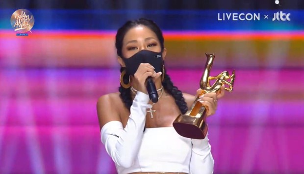 BTS xuất hiện đủ 7 người nhận giải nhưng lại mất Daesang về tay IU tại Grammy Hàn Quốc 2021; BLACKPINK, Red Velvet ở nhà vẫn có giải - Ảnh 7. BTS xuất hiện đủ 7 người nhận giải nhưng lại mất Daesang về tay IU tại Grammy Hàn Quốc 2021; BLACKPINK, Red Velvet ở nhà vẫn có giải - Ảnh 7.