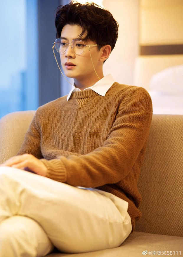 Giữa lúc MXH náo loạn vì scandal ngoại tình, 1 cô gái leo thẳng top 1 Weibo vì được ông xã mỹ nam Cbiz tháp tùng đi siêu thị - Ảnh 5.