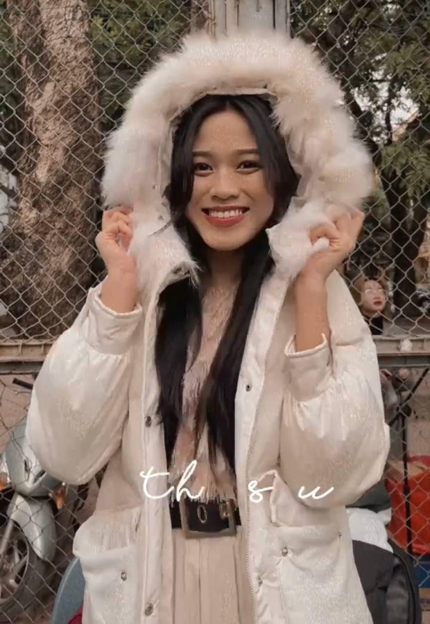 Hoa hậu Đỗ Thị Hà khoe cận visual khi đi đến trường: Make up sương sương, ăn diện giản dị thì liệu có nổi bật? - Ảnh 2.