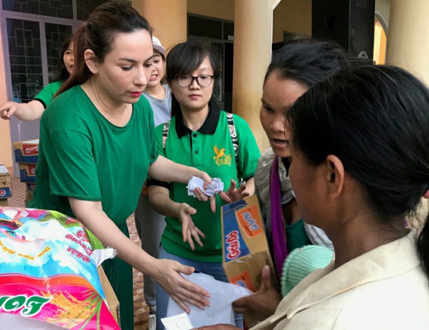 Báo Hàn đưa tin về cố ca sĩ Phi Nhung cùng với tỷ phú Hoàng Kiều, được ca ngợi nhất 1 điều ai cũng thương - Ảnh 4.