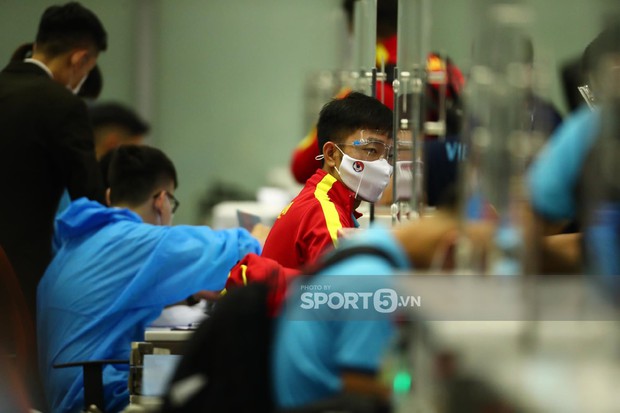 Đội tuyển Việt Nam lên đường sang UAE, sẵn sàng cho trận gặp Trung Quốc tại vòng loại World Cup 2022 - Ảnh 12.