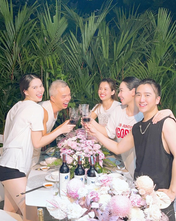 Ngọc Trinh đón tuổi 32 bên hội bạn thân: Nữ chính thay đổi hẳn, không sexy chặt chém liệu có bùng nổ visual? - Ảnh 4. Ngọc Trinh đón tuổi 32 bên hội bạn thân: Nữ chính thay đổi hẳn, không sexy chặt chém liệu có bùng nổ visual? - Ảnh 4.