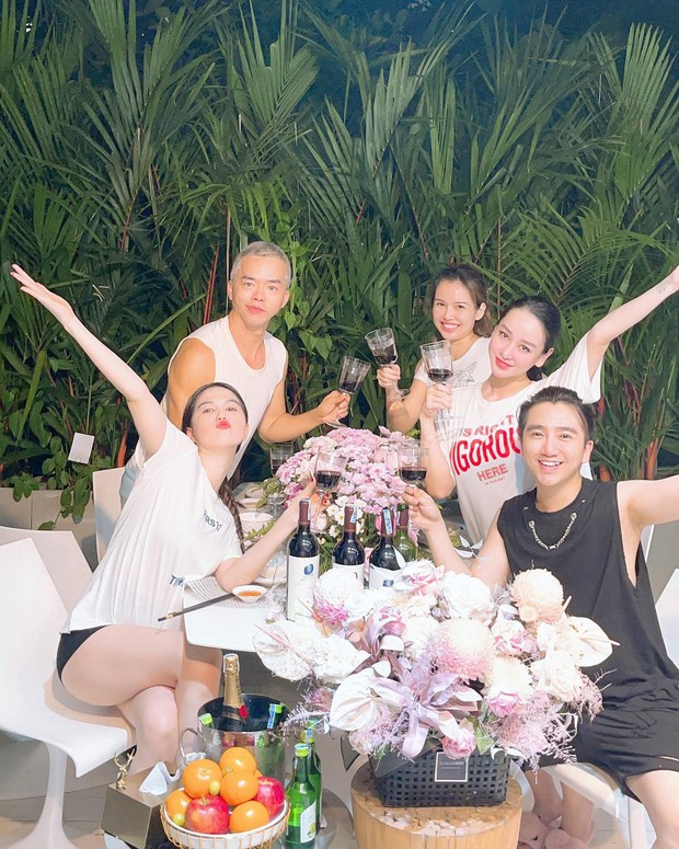 Ngọc Trinh đón tuổi 32 bên hội bạn thân: Nữ chính thay đổi hẳn, không sexy chặt chém liệu có bùng nổ visual? - Ảnh 2. Ngọc Trinh đón tuổi 32 bên hội bạn thân: Nữ chính thay đổi hẳn, không sexy chặt chém liệu có bùng nổ visual? - Ảnh 2.