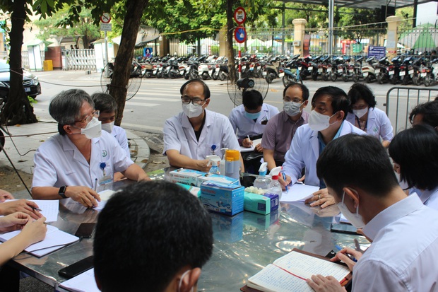 Bộ Y tế yêu cầu BV Việt Đức xét nghiệm nhanh để phân vùng xanh, vàng, đỏ - Ảnh 1. Bộ Y tế yêu cầu BV Việt Đức xét nghiệm nhanh để phân vùng xanh, vàng, đỏ - Ảnh 1.