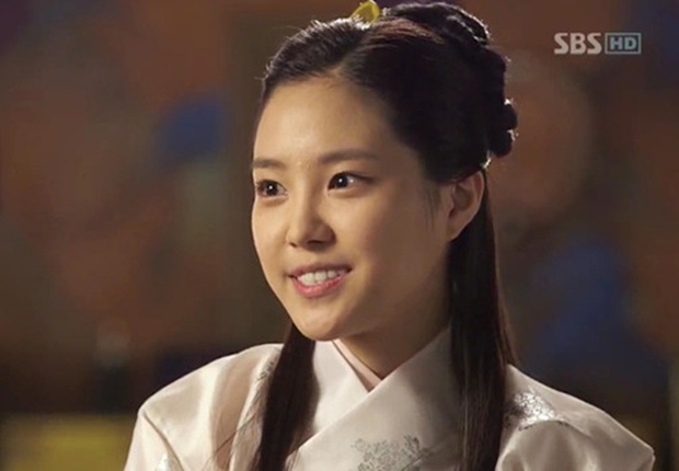 4 mỹ nhân Hàn bị dìm tơi tả ở tạo hình cổ trang: Yoona mất danh hiệu nữ thần, trùm cuối tới fan cũng nhận không ra - Ảnh 8. 4 mỹ nhân Hàn bị dìm tơi tả ở tạo hình cổ trang: Yoona mất danh hiệu nữ thần, trùm cuối tới fan cũng nhận không ra - Ảnh 8.