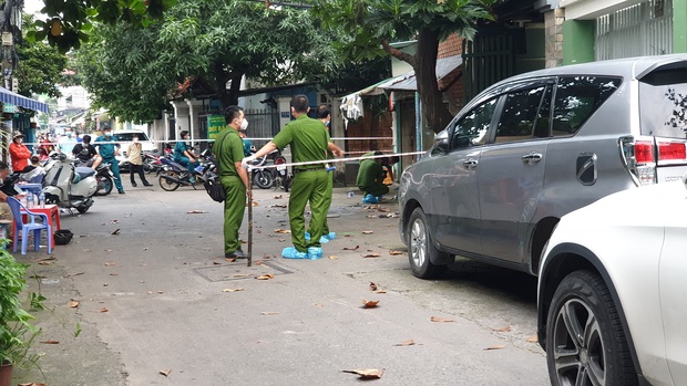 TP.HCM: Nghi án con trai sát hại cha mẹ rồi tự sát - Ảnh 2. TP.HCM: Nghi án con trai sát hại cha mẹ rồi tự sát - Ảnh 2.