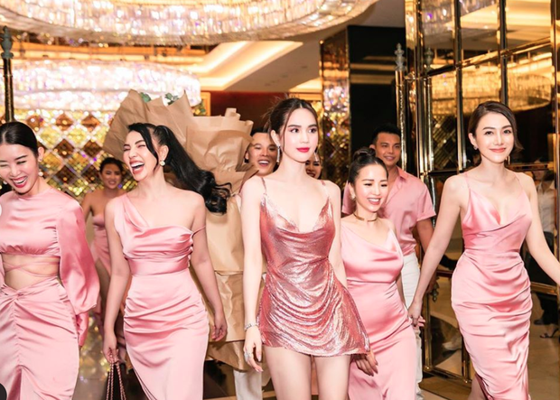 Ngọc Trinh đón tuổi 32 bên hội bạn thân: Nữ chính thay đổi hẳn, không sexy chặt chém liệu có bùng nổ visual? - Ảnh 7. Ngọc Trinh đón tuổi 32 bên hội bạn thân: Nữ chính thay đổi hẳn, không sexy chặt chém liệu có bùng nổ visual? - Ảnh 7.