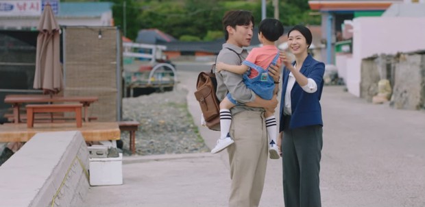 Kim Seon Ho lộ quá khứ giết người, bị kẻ thù đến tận làng đòi nợ ở Hometown Cha-Cha-Cha tập 14? - Ảnh 2. Kim Seon Ho lộ quá khứ giết người, bị kẻ thù đến tận làng đòi nợ ở Hometown Cha-Cha-Cha tập 14? - Ảnh 2.