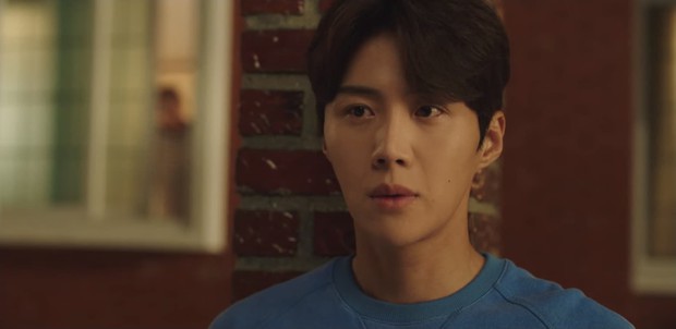 Kim Seon Ho lộ quá khứ giết người, bị kẻ thù đến tận làng đòi nợ ở Hometown Cha-Cha-Cha tập 14? - Ảnh 1. Kim Seon Ho lộ quá khứ giết người, bị kẻ thù đến tận làng đòi nợ ở Hometown Cha-Cha-Cha tập 14? - Ảnh 1.