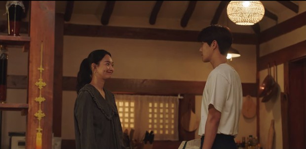 Kim Seon Ho lộ quá khứ giết người, bị kẻ thù đến tận làng đòi nợ ở Hometown Cha-Cha-Cha tập 14? - Ảnh 7. Kim Seon Ho lộ quá khứ giết người, bị kẻ thù đến tận làng đòi nợ ở Hometown Cha-Cha-Cha tập 14? - Ảnh 7.