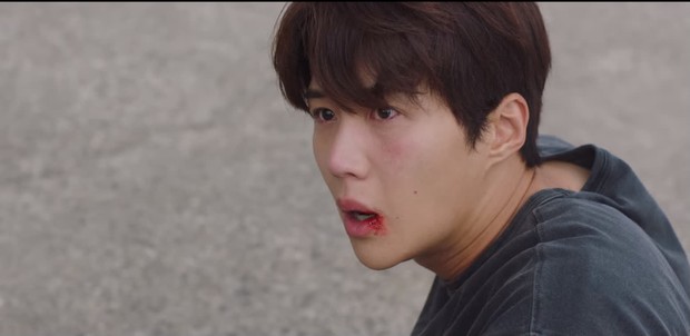 Kim Seon Ho lộ quá khứ giết người, bị kẻ thù đến tận làng đòi nợ ở Hometown Cha-Cha-Cha tập 14? - Ảnh 8. Kim Seon Ho lộ quá khứ giết người, bị kẻ thù đến tận làng đòi nợ ở Hometown Cha-Cha-Cha tập 14? - Ảnh 8.