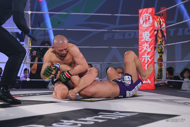Huyền thoại MMA Nhật Bản có pha bẻ tay kinh hoàng, khiến đối thủ phải giải nghệ trong đau đớn - Ảnh 4. Huyền thoại MMA Nhật Bản có pha bẻ tay kinh hoàng, khiến đối thủ phải giải nghệ trong đau đớn - Ảnh 4.