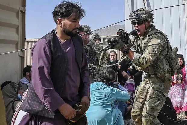 Những bức hình được trả bằng máu: Để chụp được những tấm ảnh này về Afghanistan, có người đã phải chết - Ảnh 9.