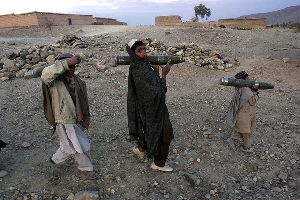 Những bức hình được trả bằng máu: Để chụp được những tấm ảnh này về Afghanistan, có người đã phải chết - Ảnh 3.