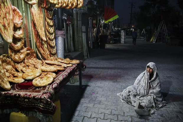 Những bức hình được trả bằng máu: Để chụp được những tấm ảnh này về Afghanistan, có người đã phải chết - Ảnh 4.
