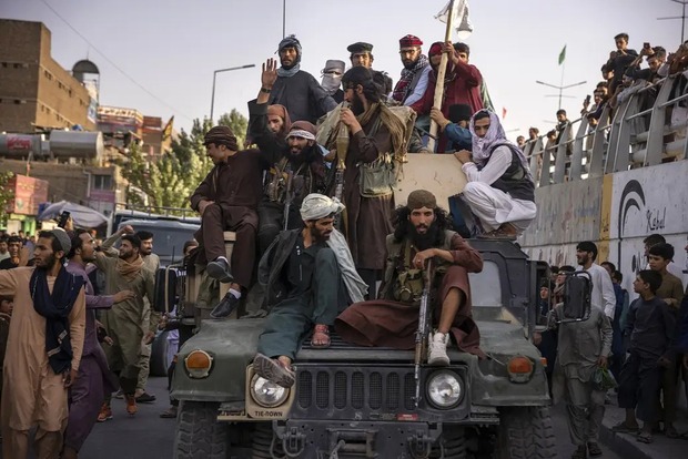 Những bức hình được trả bằng máu: Để chụp được những tấm ảnh này về Afghanistan, có người đã phải chết - Ảnh 10.