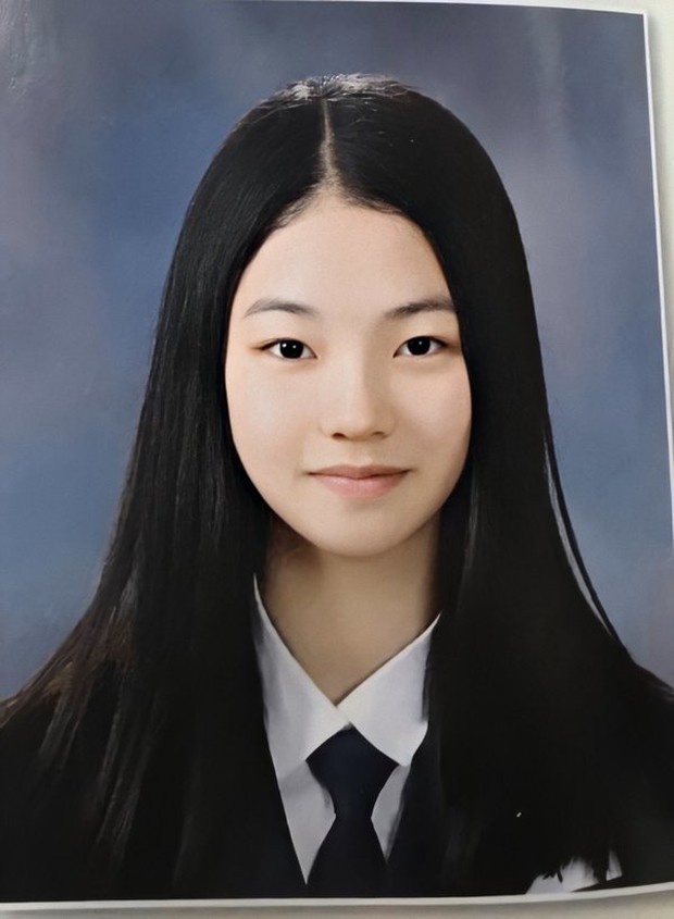 So kè ảnh pre-debut của visual ITZY và aespa: Yuna nhan sắc khó tìm ở phố đi bộ, Karina xinh có tiếng nhưng bị nghi dao kéo? - Ảnh 30. So kè ảnh pre-debut của visual ITZY và aespa: Yuna nhan sắc khó tìm ở phố đi bộ, Karina xinh có tiếng nhưng bị nghi dao kéo? - Ảnh 30.