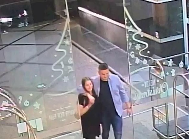 Clip: Khoảnh khắc tên sát nhân kéo vali chứa thi thể bạn gái đi ngang nhiên nơi công cộng gây ám ảnh - Ảnh 4. Clip: Khoảnh khắc tên sát nhân kéo vali chứa thi thể bạn gái đi ngang nhiên nơi công cộng gây ám ảnh - Ảnh 4.