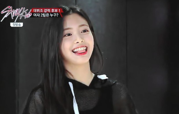 So kè ảnh pre-debut của visual ITZY và aespa: Yuna nhan sắc khó tìm ở phố đi bộ, Karina xinh có tiếng nhưng bị nghi dao kéo? - Ảnh 9. So kè ảnh pre-debut của visual ITZY và aespa: Yuna nhan sắc khó tìm ở phố đi bộ, Karina xinh có tiếng nhưng bị nghi dao kéo? - Ảnh 9.