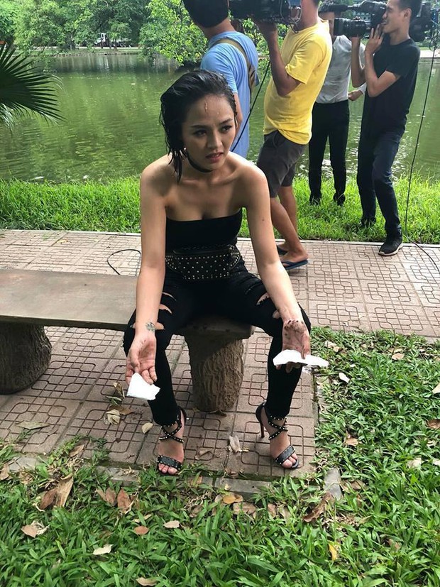 Chính thất mặc gì khi đánh ghen tiểu tam trên phim Việt? - Ảnh 6. Chính thất mặc gì khi đánh ghen tiểu tam trên phim Việt? - Ảnh 6.