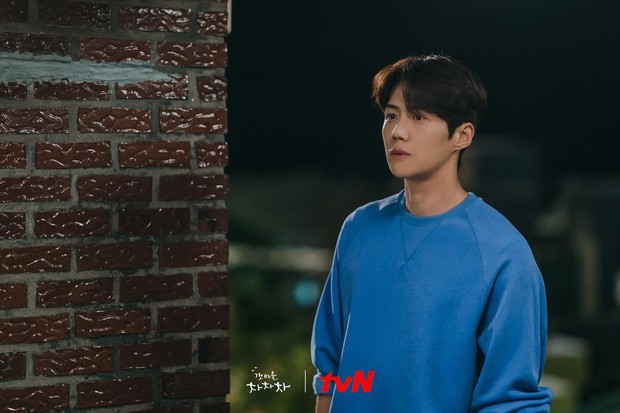 Rating Hometown Cha-Cha-Cha cao chạm nóc, bom xịt đài jTBC nhích nhẹ thấy thương - Ảnh 2. Rating Hometown Cha-Cha-Cha cao chạm nóc, bom xịt đài jTBC nhích nhẹ thấy thương - Ảnh 2.