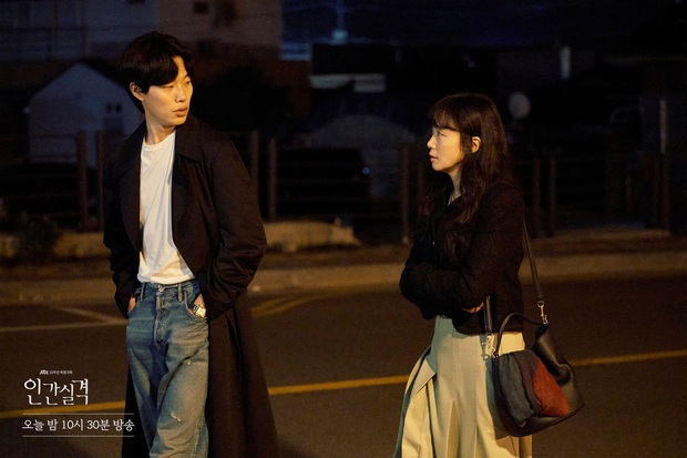 Rating Hometown Cha-Cha-Cha cao chạm nóc, bom xịt đài jTBC nhích nhẹ thấy thương - Ảnh 5. Rating Hometown Cha-Cha-Cha cao chạm nóc, bom xịt đài jTBC nhích nhẹ thấy thương - Ảnh 5.