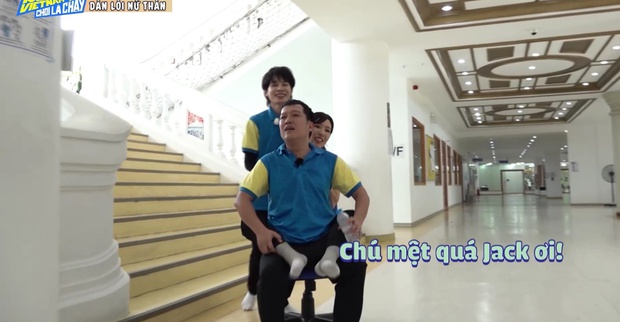 Trường Giang mồ hôi nhễ nhại, liên tục gào thét vì đuối sức: Nhã Phương xem có xót không? - Ảnh 2. Trường Giang mồ hôi nhễ nhại, liên tục gào thét vì đuối sức: Nhã Phương xem có xót không? - Ảnh 2.