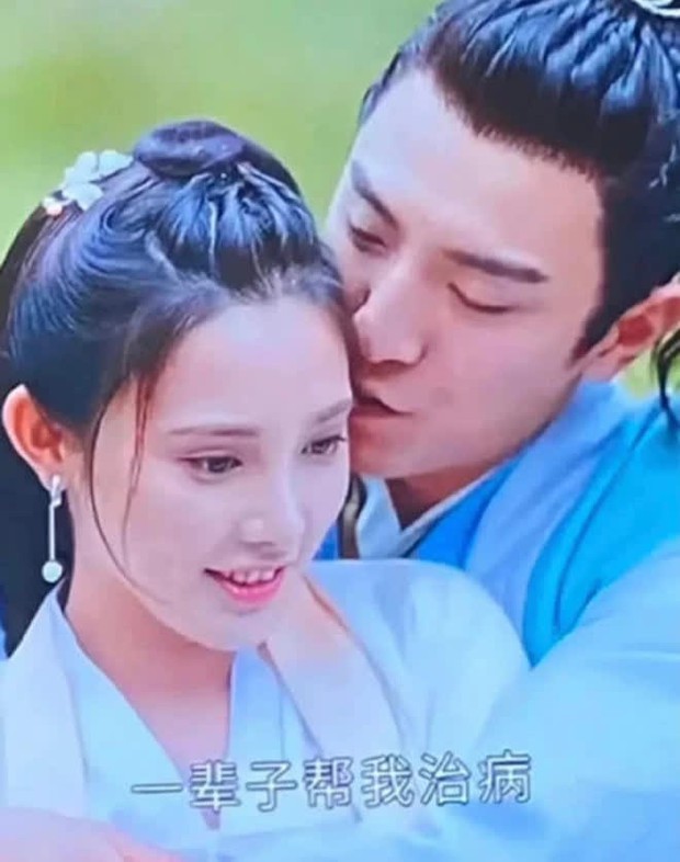 Bành Tiểu Nhiễm cứng người khi bị bạn diễn nam hôn như... hút thùy não ở phim mới, xem ra nụ hôn khói thuốc còn đỡ chán! - Ảnh 1. Bành Tiểu Nhiễm cứng người khi bị bạn diễn nam hôn như... hút thùy não ở phim mới, xem ra nụ hôn khói thuốc còn đỡ chán! - Ảnh 1.