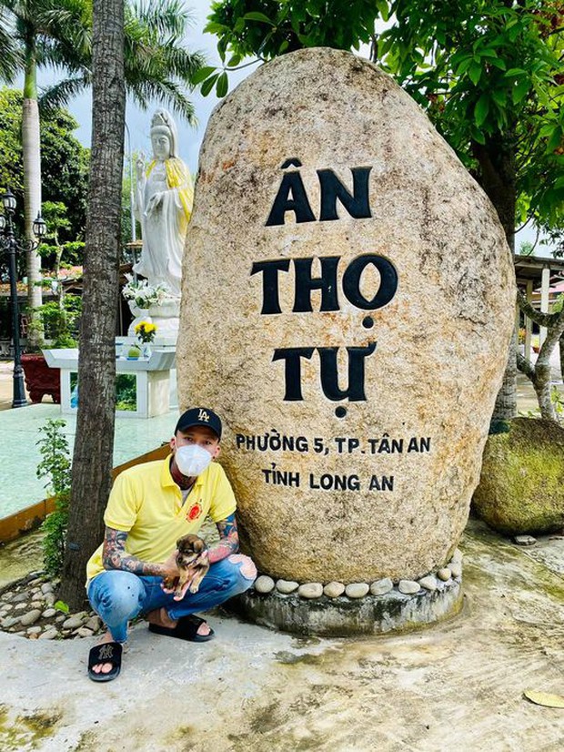 Vụ đàn chó 15 con bị tiêu huỷ: 1 chú cún may mắn sống sót, người chủ mới khẳng định sẽ tặng lại vì nó là 1 phần kỷ niệm của cô chú - Ảnh 2. Vụ đàn chó 15 con bị tiêu huỷ: 1 chú cún may mắn sống sót, người chủ mới khẳng định sẽ tặng lại vì nó là 1 phần kỷ niệm của cô chú - Ảnh 2.