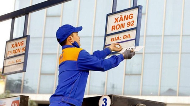 Giá xăng tăng mạnh, lên mức gần 23.000 đồng/lít - Ảnh 1. Giá xăng tăng mạnh, lên mức gần 23.000 đồng/lít - Ảnh 1.