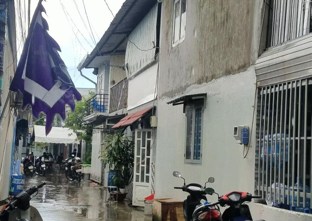 Hàng xóm bàng hoàng kể lại khoảnh khắc 2 vợ chồng bị giết ở TP.HCM: Nhiều người cố gắng giải cứu nhưng hắn lôi nạn nhân vào nhà để sát hại bằng được - Ảnh 2. Hàng xóm bàng hoàng kể lại khoảnh khắc 2 vợ chồng bị giết ở TP.HCM: Nhiều người cố gắng giải cứu nhưng hắn lôi nạn nhân vào nhà để sát hại bằng được - Ảnh 2.
