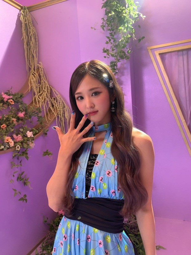 Tân binh là em họ Yuri (SNSD) sở hữu ngoại hình giống cả Kpop: Từ Sana (TWICE), đến Irene, Wendy (Red Velvet) đủ hết - Ảnh 3. Tân binh là em họ Yuri (SNSD) sở hữu ngoại hình giống cả Kpop: Từ Sana (TWICE), đến Irene, Wendy (Red Velvet) đủ hết - Ảnh 3.